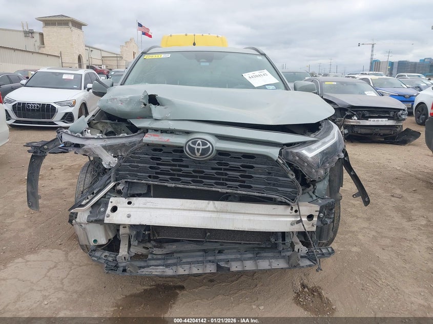 VIN 2T3W1RFV3NW225353 2022 TOYOTA RAV4 XLE