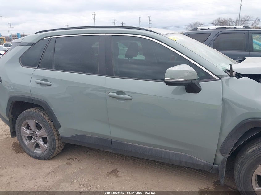 VIN 2T3W1RFV3NW225353 2022 TOYOTA RAV4 XLE