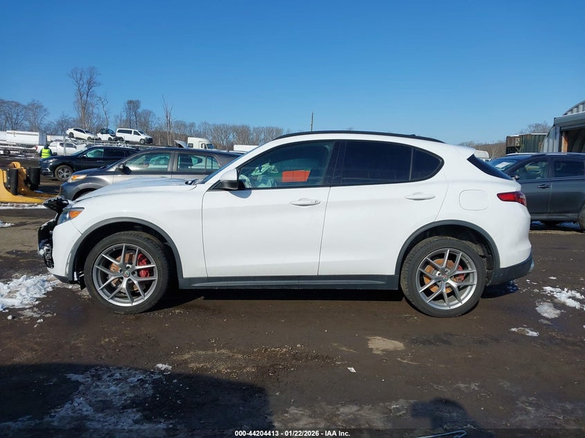 VIN ZASFAKNN3J7B86401 2018 ALFA ROMEO STELVIO TI SPORT AWD