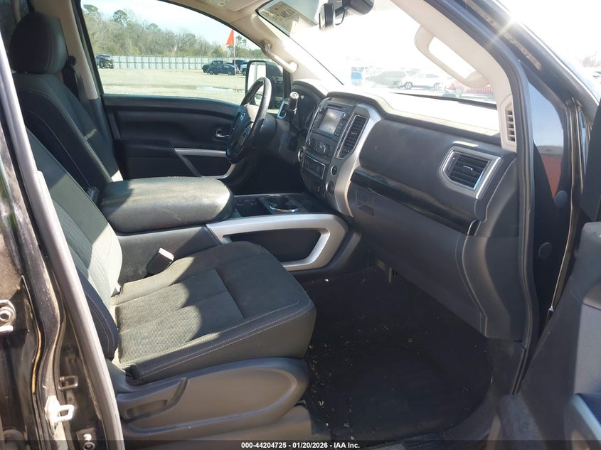 2017 Nissan Titan Sv