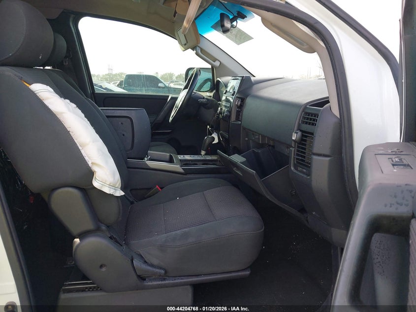 2013 Nissan Titan Sv