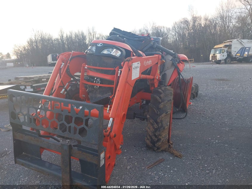 2022 KUBOTA M70602D TRACTOR auction photo 2