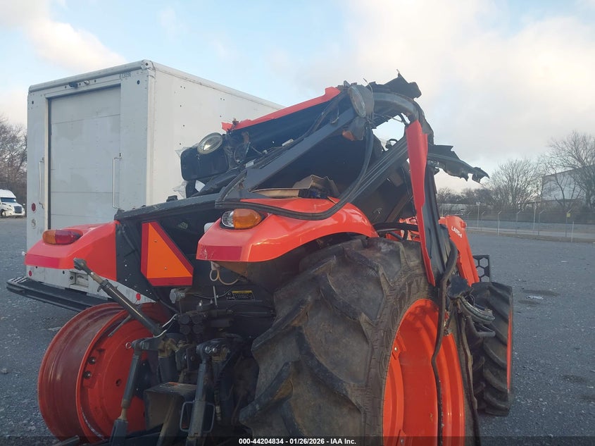 2022 KUBOTA M70602D TRACTOR auction photo 5