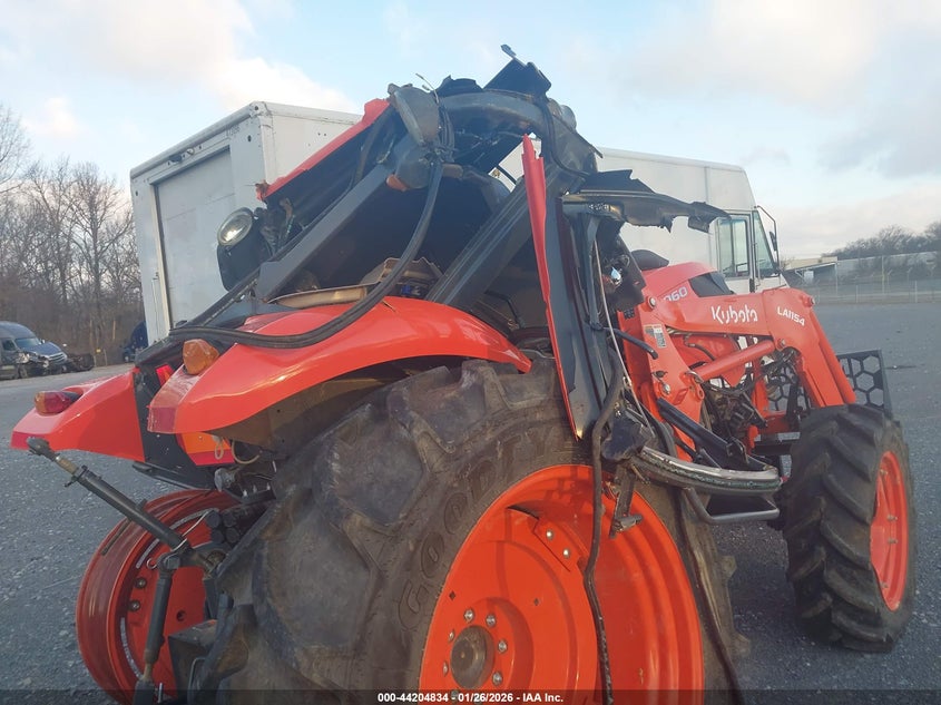 2022 KUBOTA M70602D TRACTOR auction photo 6