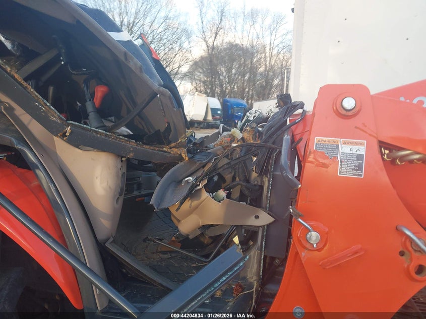 2022 KUBOTA M70602D TRACTOR auction photo 7