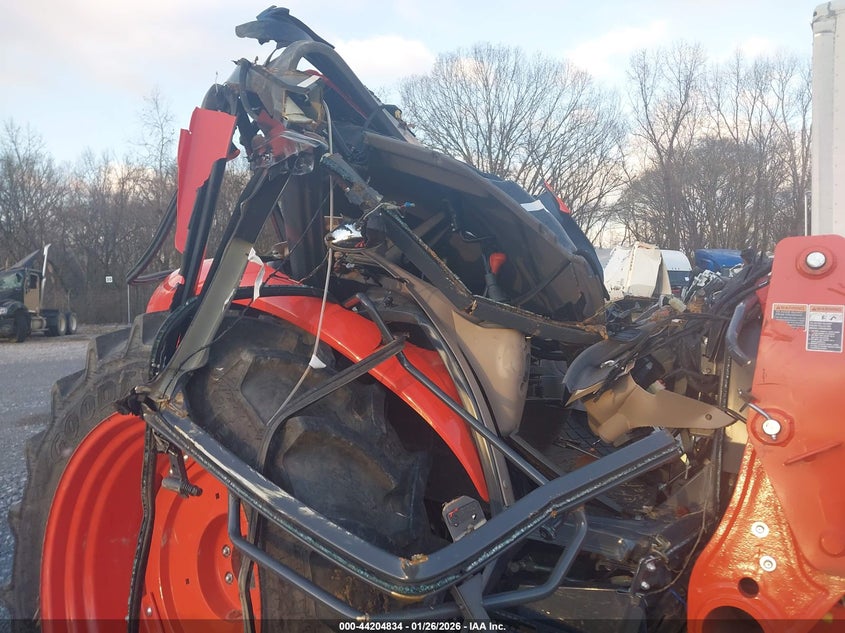 2022 KUBOTA M70602D TRACTOR auction photo 8