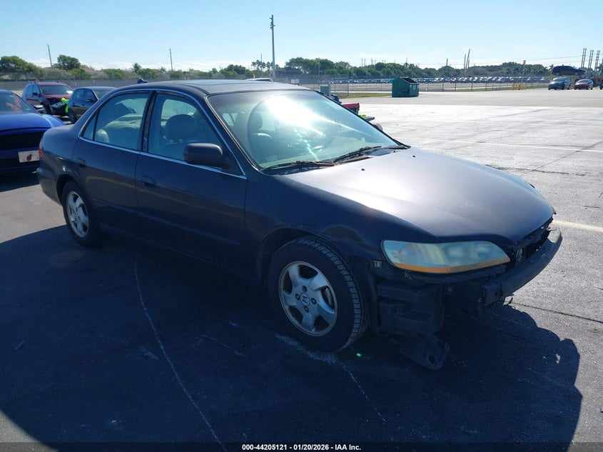 1HGCG5650WA138022 1998 Honda Accord Ex auction photo 1