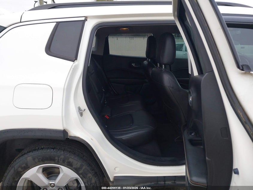 VIN 3C4NJCBB6JT267585 2018 JEEP COMPASS LATITUDE FWD