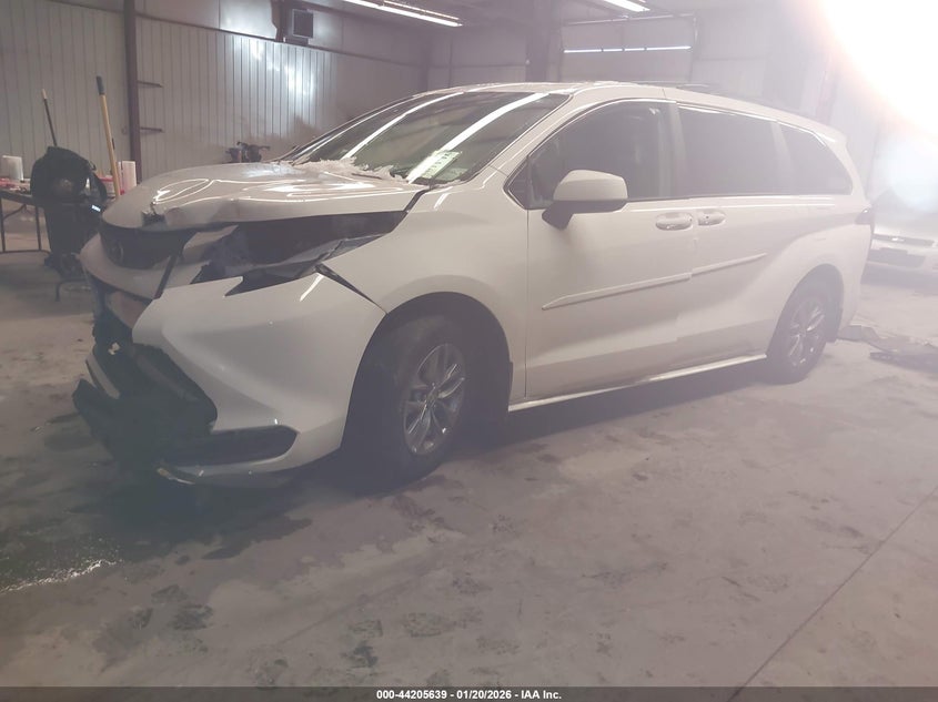 2025 Toyota Sienna Le