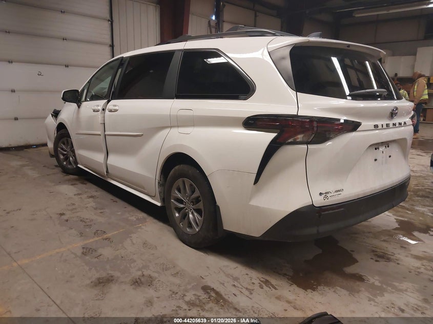 2025 Toyota Sienna Le