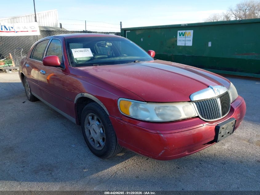 2000 Lincoln Town Car Signature