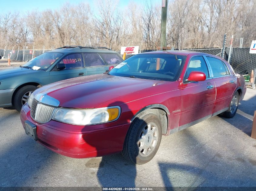 2000 Lincoln Town Car Signature