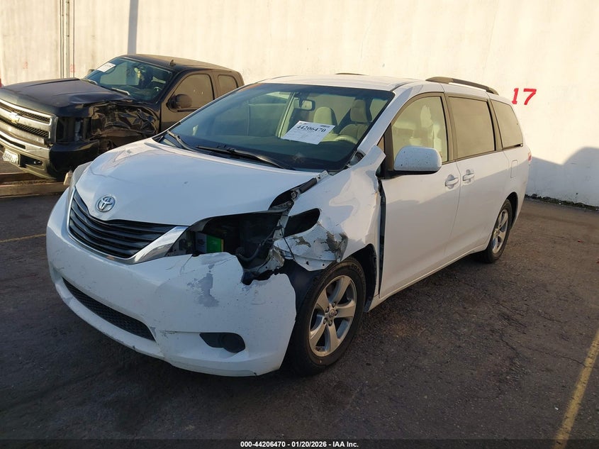 2013 Toyota Sienna Le V6 8 Passenger