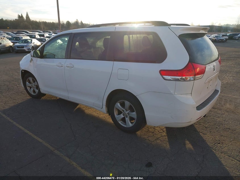 2013 Toyota Sienna Le V6 8 Passenger