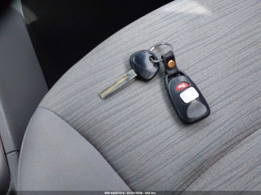 VIN KMHCT4AE8HU205555 2017 HYUNDAI ACCENT SE