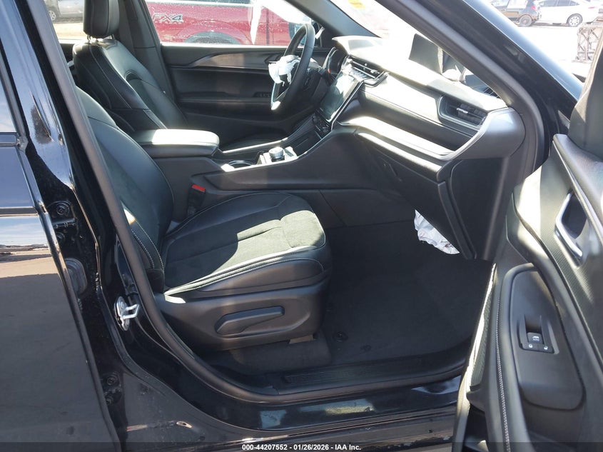 2025 Jeep Grand Cherokee Altitude X 4X2