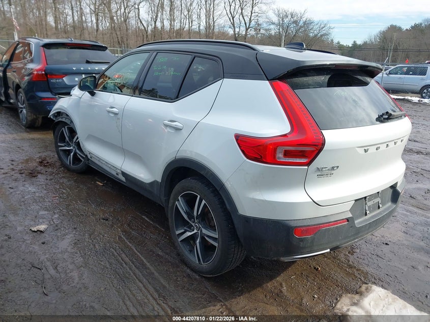 2019 Volvo Xc40 T5 Momentum/T5 R-Design