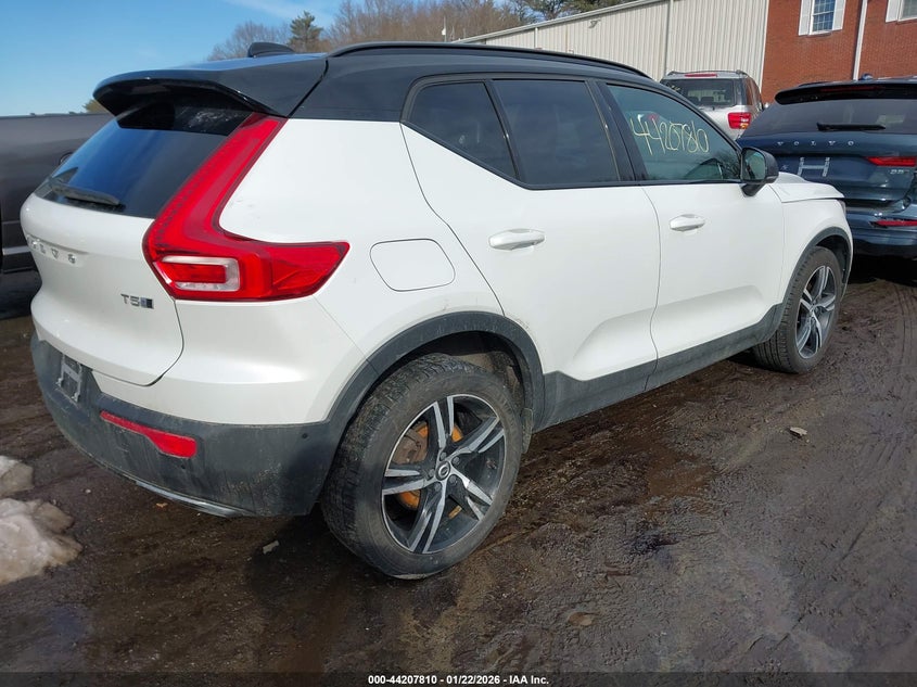 2019 Volvo Xc40 T5 Momentum/T5 R-Design