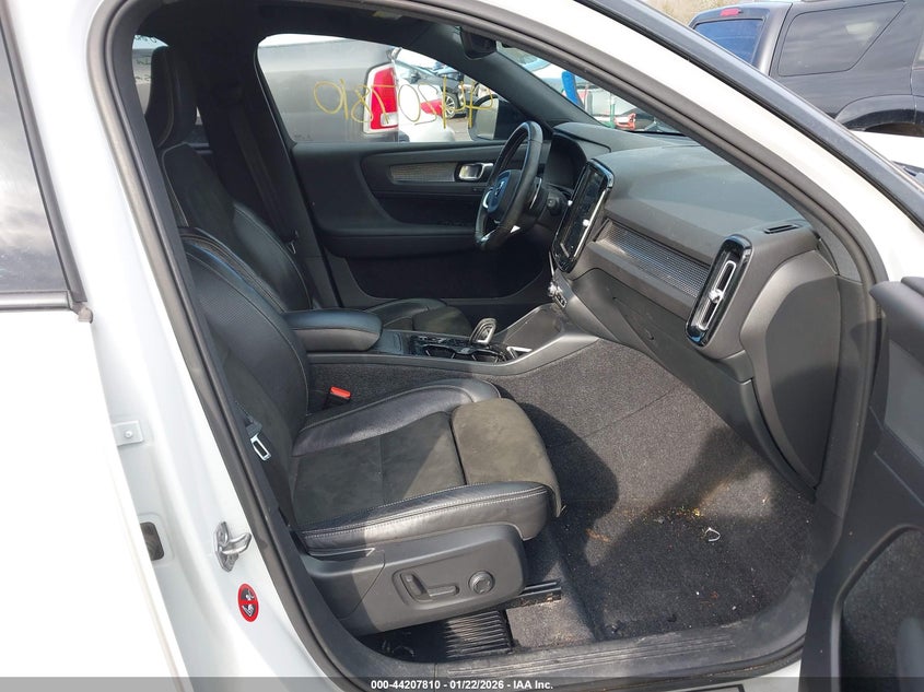 2019 Volvo Xc40 T5 Momentum/T5 R-Design