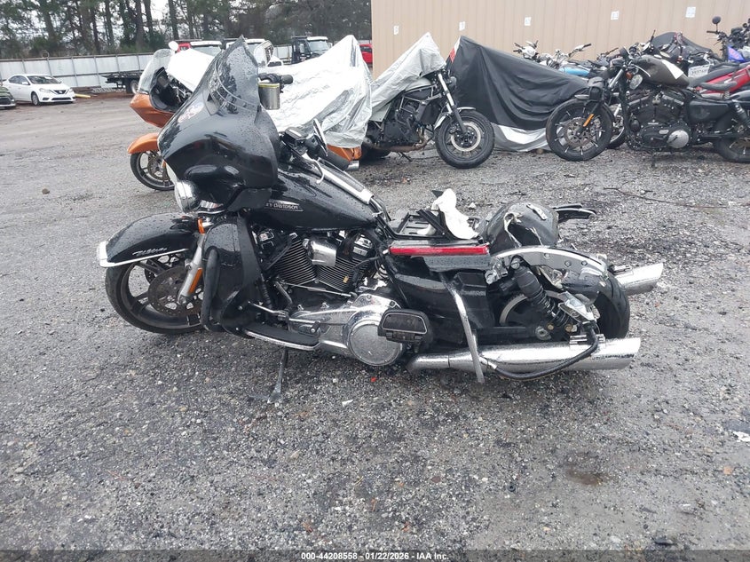 2018 Harley-Davidson Flhtcu Ultra Classic Electra Gld VIN: 1HD1FCC10JB620733 Lot: 44208558