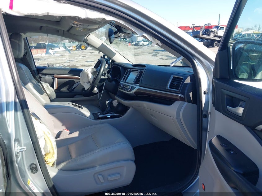 2016 Toyota Highlander Limited Platinum