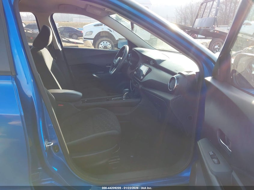 2022 Nissan Kicks Sv Xtronic Cvt