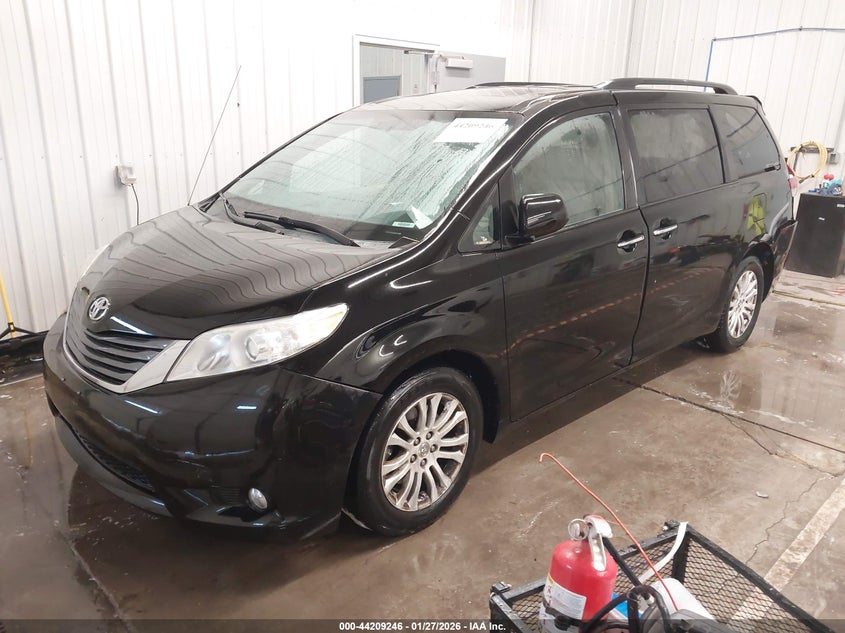 2014 Toyota Sienna Xle V6 8 Passenger