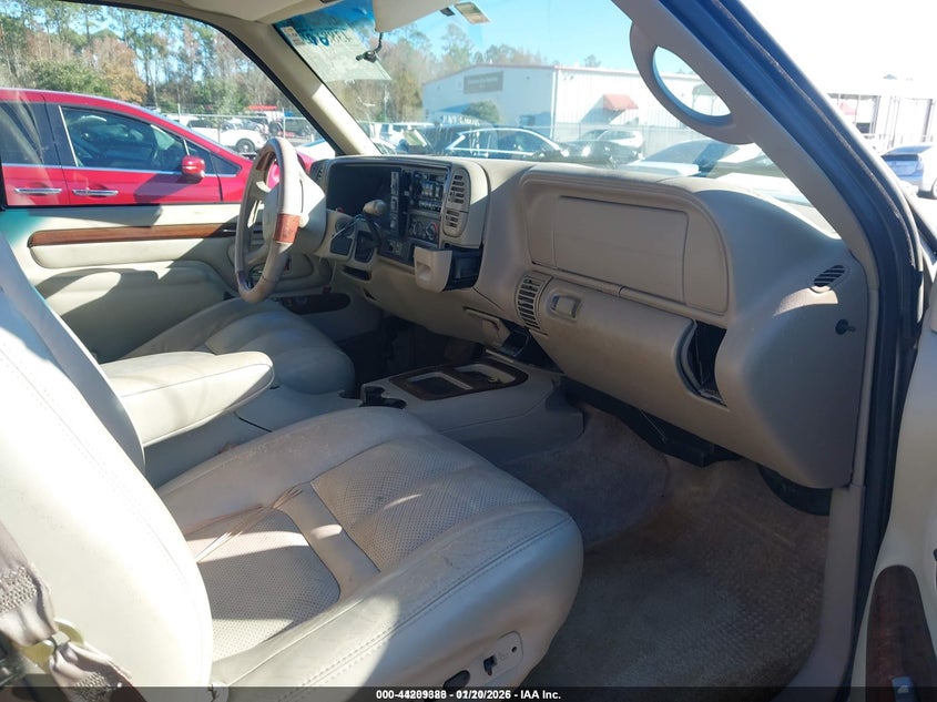 2000 Cadillac Escalade Standard