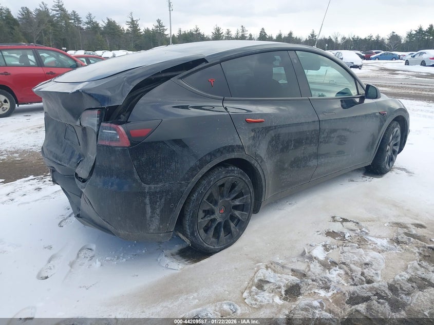 2022 Tesla Model Y Long Range Dual Motor All-Wheel Drive