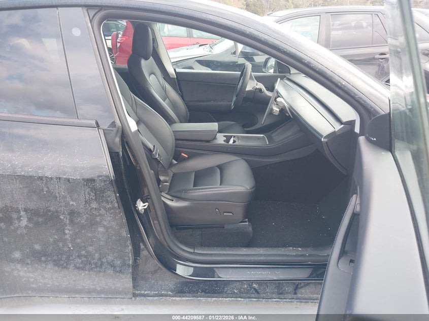 2022 Tesla Model Y Long Range Dual Motor All-Wheel Drive