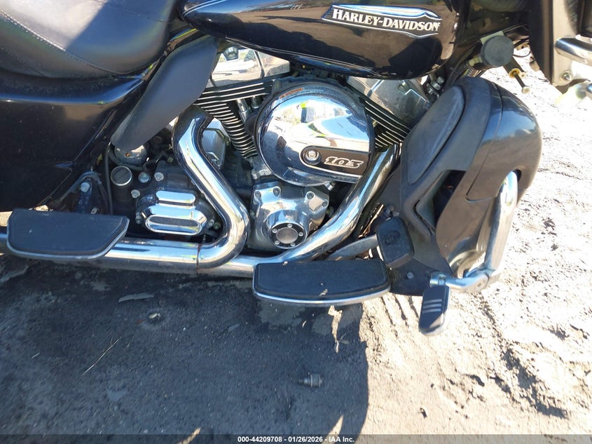 2016 Harley-Davidson Flhtcutg Tri Glide Ultra VIN: 1HD1MAL10GB850162 Lot: 44209708