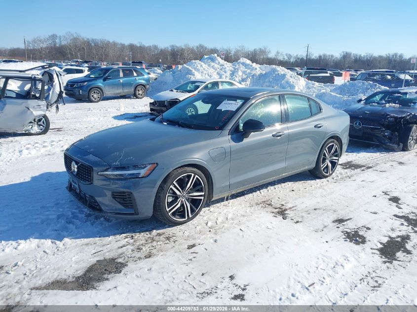 2024 Volvo S60 Recharge Plug-In Hybrid T8 Ultimate Dark Theme