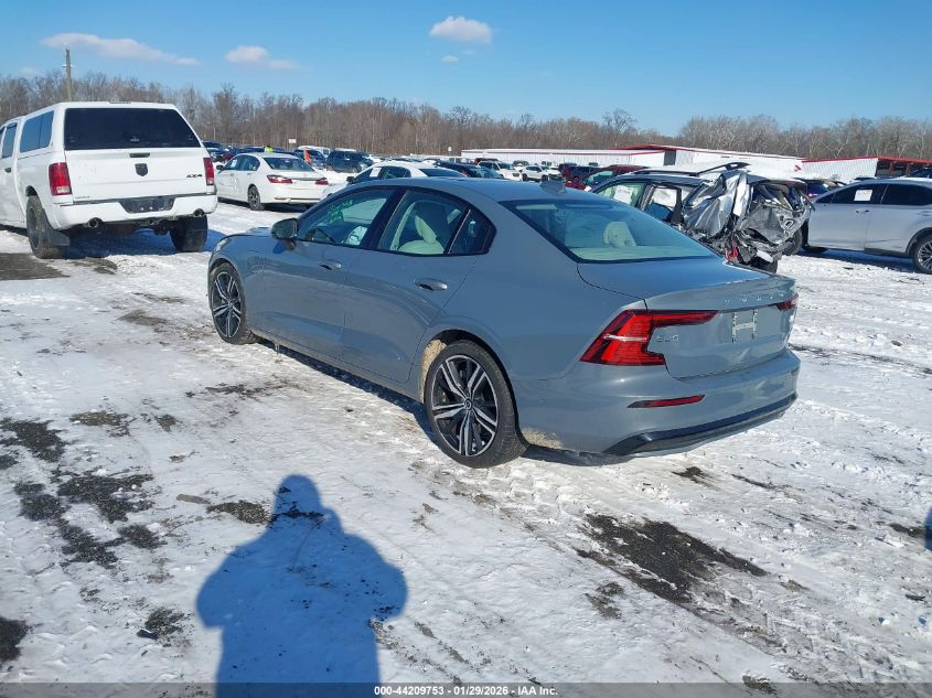 2024 Volvo S60 Recharge Plug-In Hybrid T8 Ultimate Dark Theme