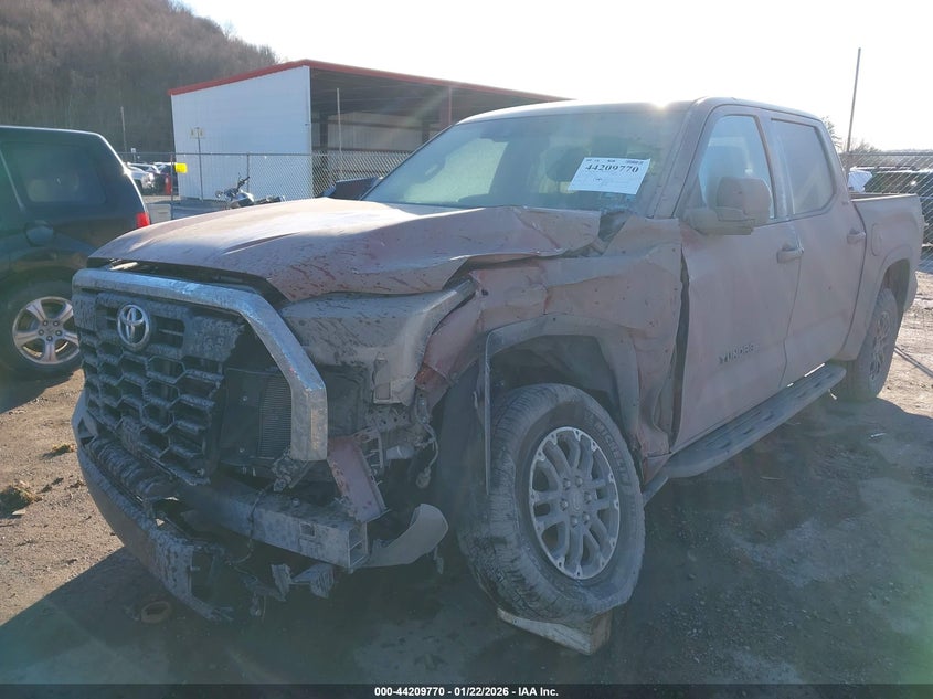 2025 Toyota Tundra Crewmax Sr/Crewmax Sr5