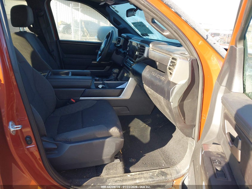 2025 Toyota Tundra Crewmax Sr/Crewmax Sr5