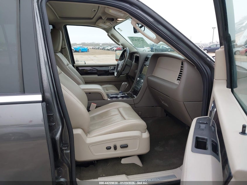 2017 Lincoln Navigator Select