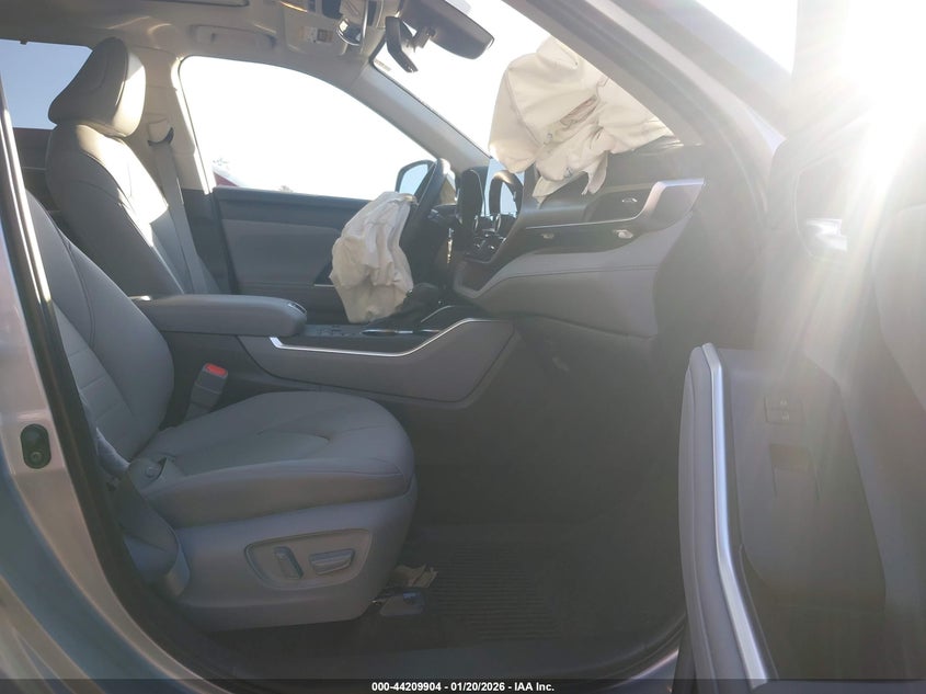 2025 Toyota Highlander Xle