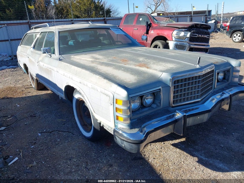 5U76S143579 FORD LTD Photo 1