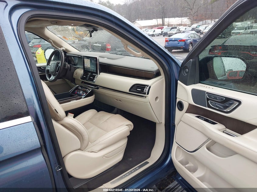 VIN 5LMJJ2LT4KEL45422 2019 LINCOLN NAVIGATOR RESERVE