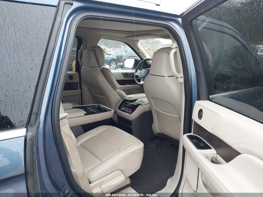 VIN 5LMJJ2LT4KEL45422 2019 LINCOLN NAVIGATOR RESERVE