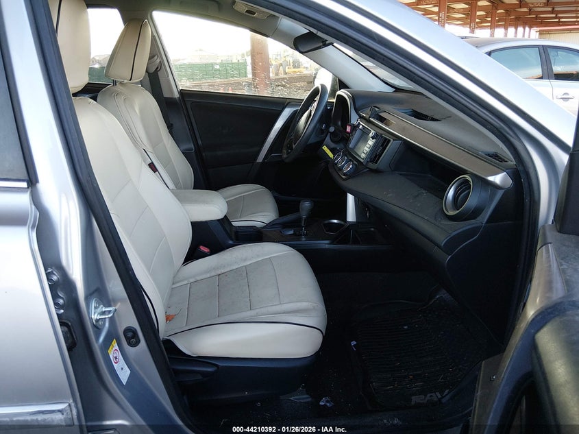 VIN JTMZFREV9JJ172621 2018 TOYOTA RAV4 LE