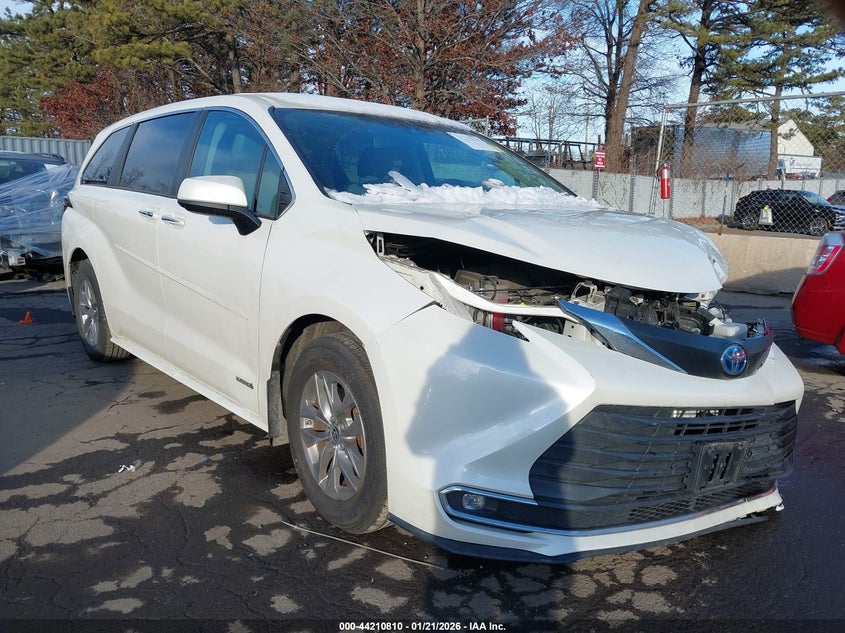 2021 Toyota Sienna Xle