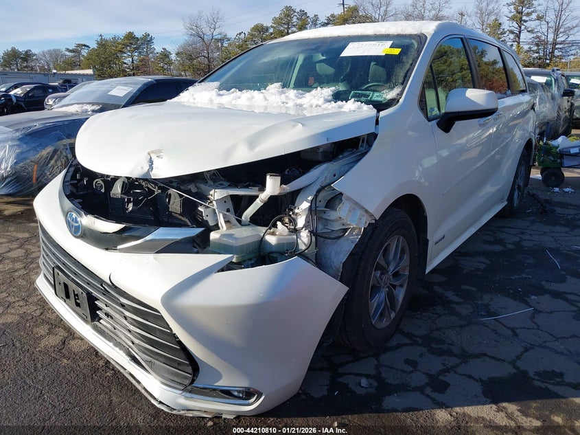 2021 Toyota Sienna Xle