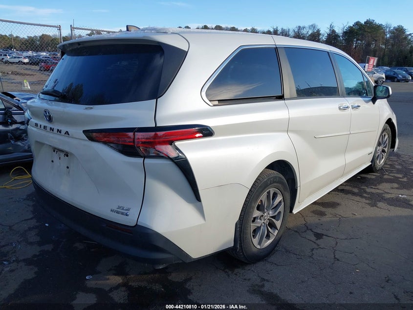2021 Toyota Sienna Xle