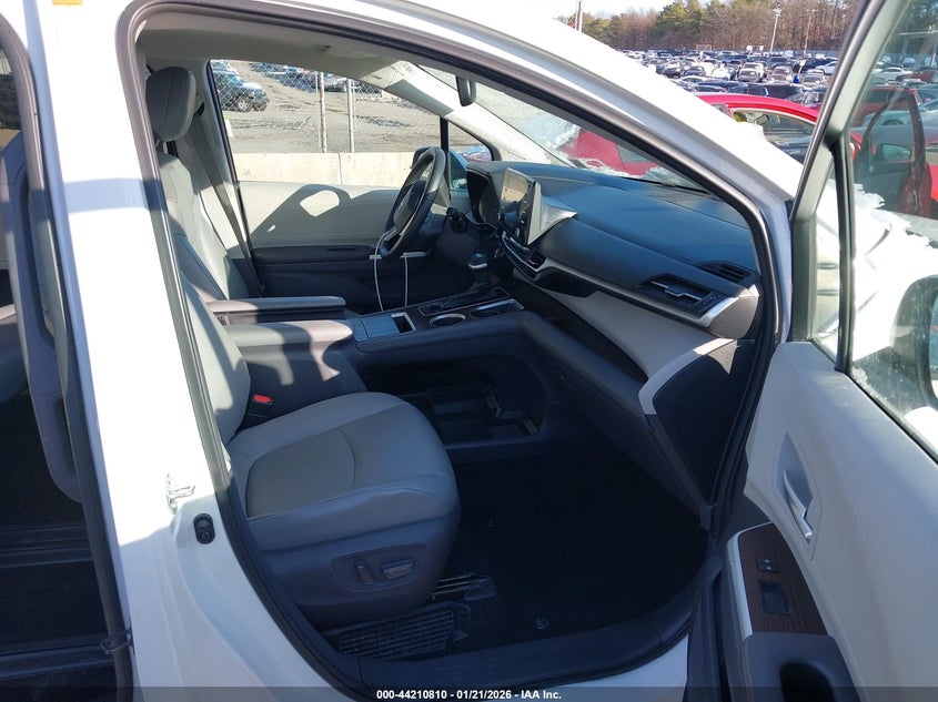 2021 Toyota Sienna Xle