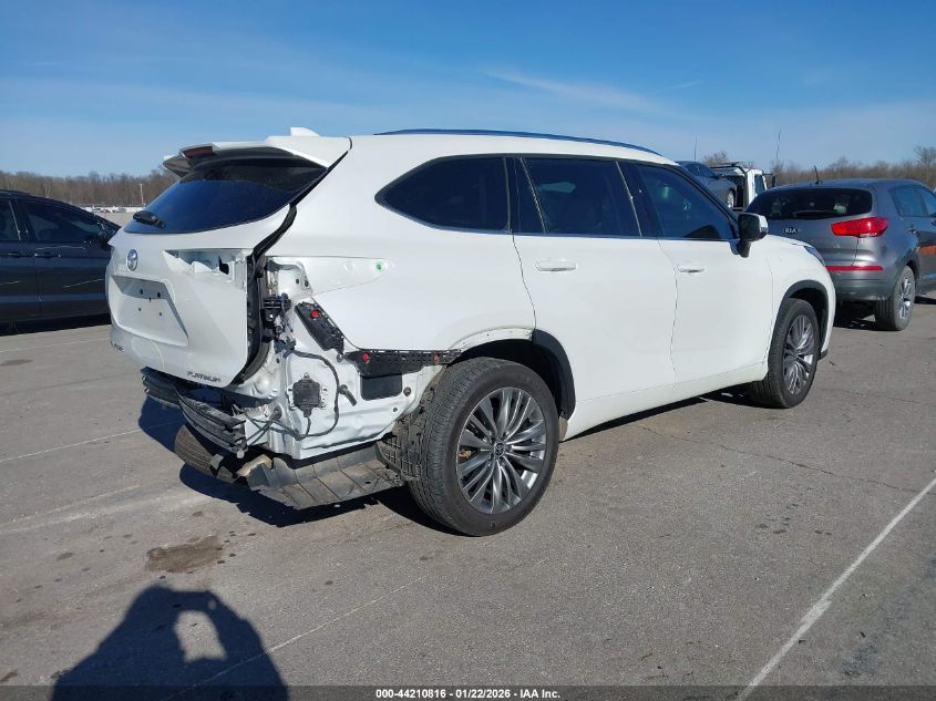 2022 Toyota Highlander Platinum