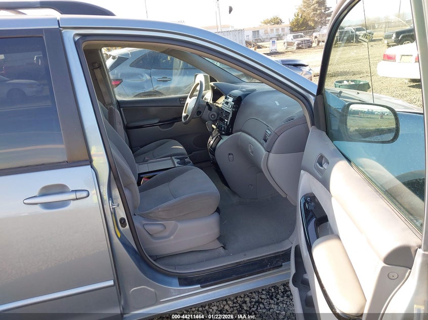 2004 Toyota Sienna Le