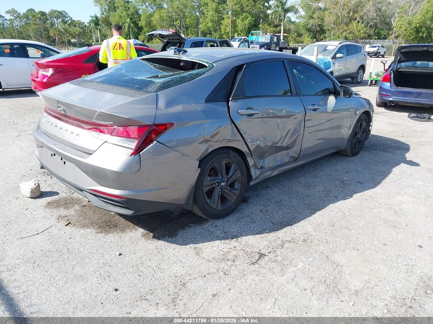 2022 Hyundai Elantra Sel