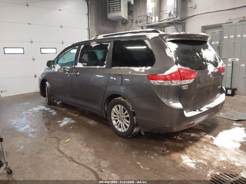2013 Toyota Sienna Xle V6 8 Passenger