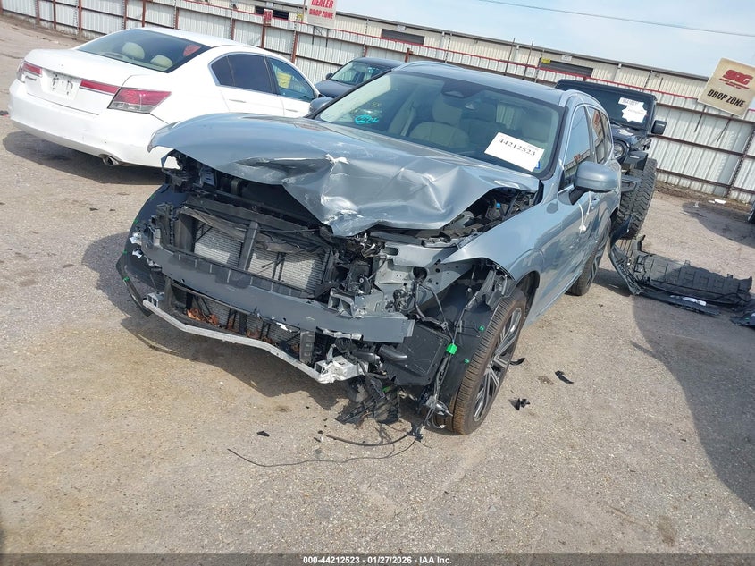 2023 Volvo Xc60 B5 Ultimate Bright Theme